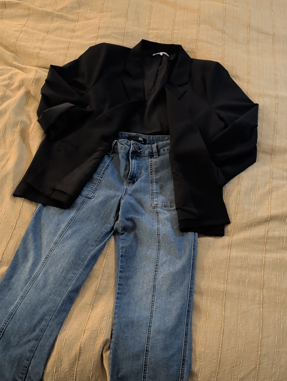 High-Rise Straight Leg Women Jeans - Light Blue And Oversized Blazer